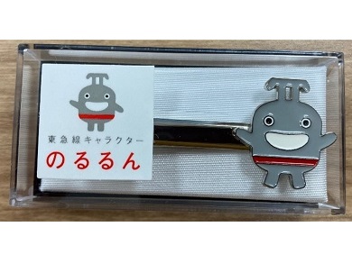 のるるんネクタイピン